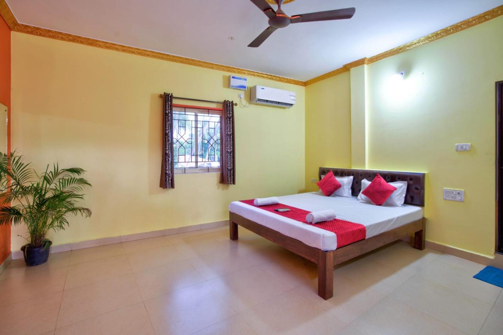 Hotel Savita Calangute Bagian luar foto