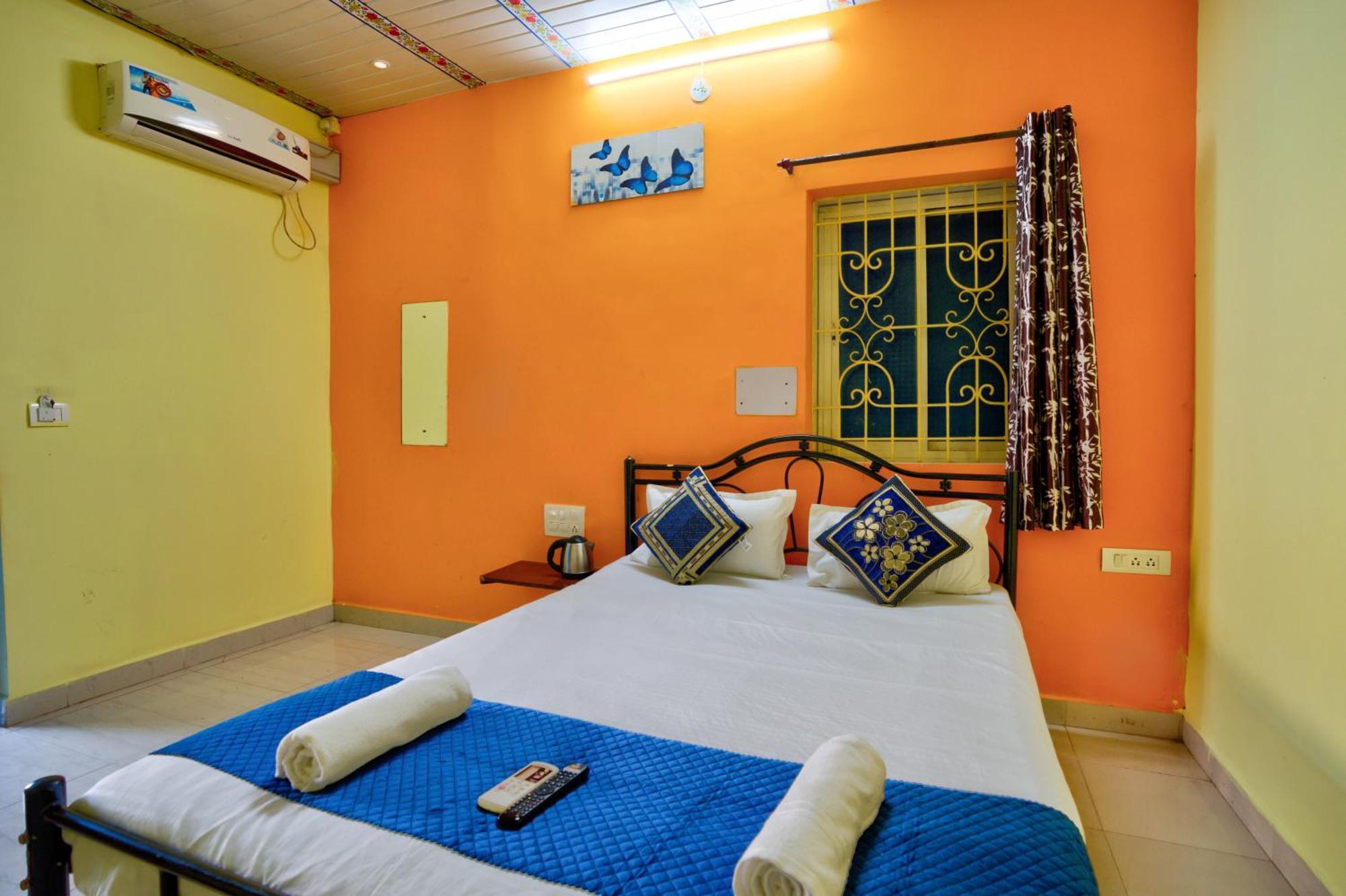 Hotel Savita Calangute Bagian luar foto